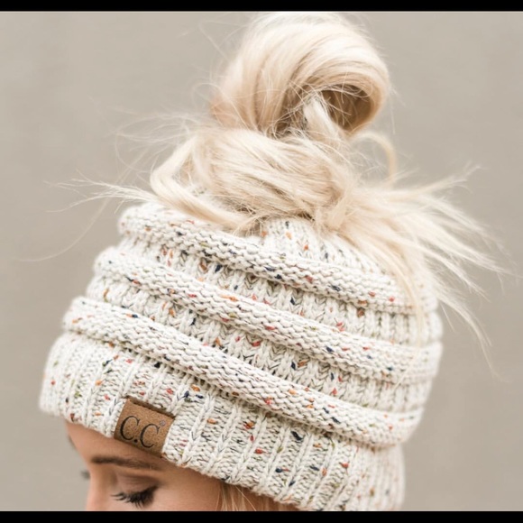 Accessories - Messy-bun, Color Ivory confetti print C.C beanie